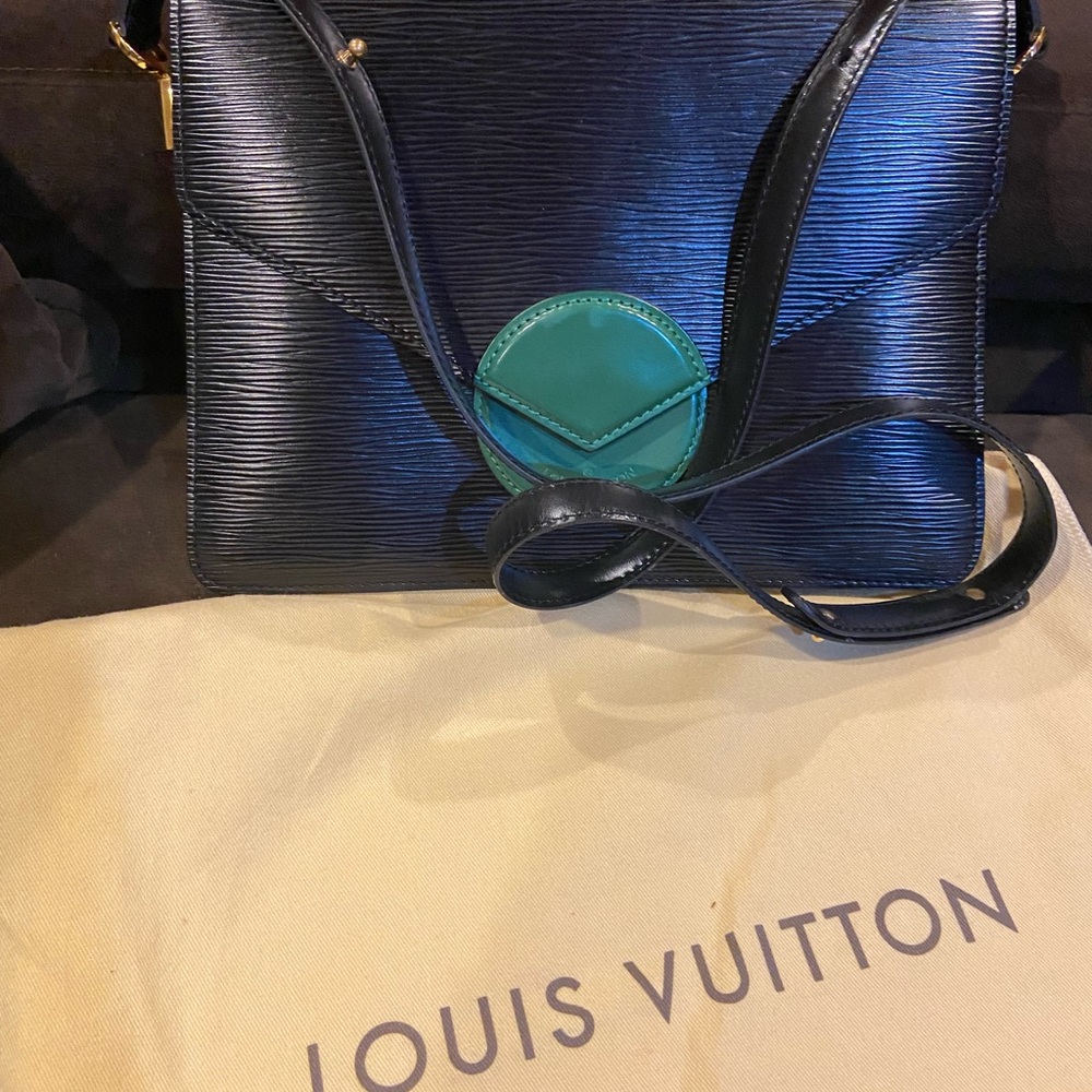 Louis Vuitton (LV) Epi leather bag